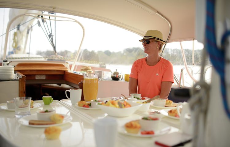 Wineglass Bay Sail Walk breakfast