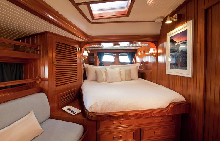 Wineglass Bay Sail Walk accommodation