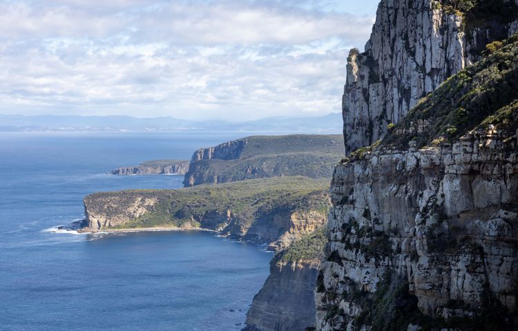 Steep cliffs and ocean at Three Capes