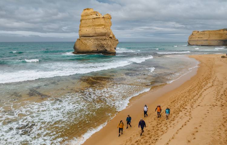 Guests, walking, 12 Apostles