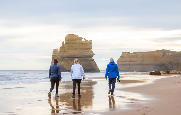 Walkers, beach, 12 Apostles