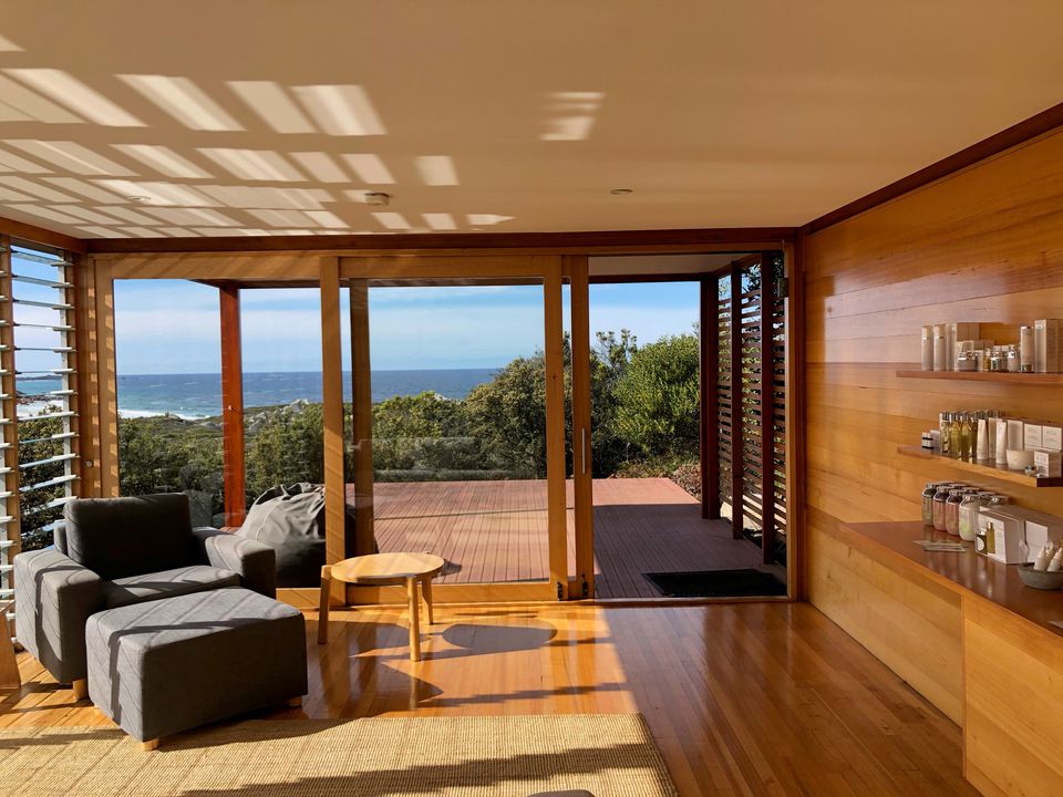 BOF spa with iKOU main room