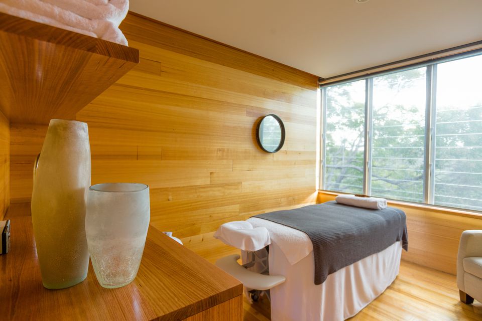 BOF spa with iKOU treatment room