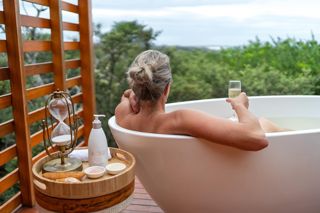 Twc_Bayoffireslongweekend_Day2_Anafternoonbathwithaview_Credittwc